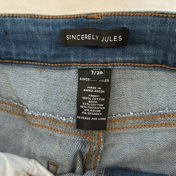 The Boy Jean Sincerely Jules Distressed NWT JEANS size 7/28
NWT - Picture 12 of 16